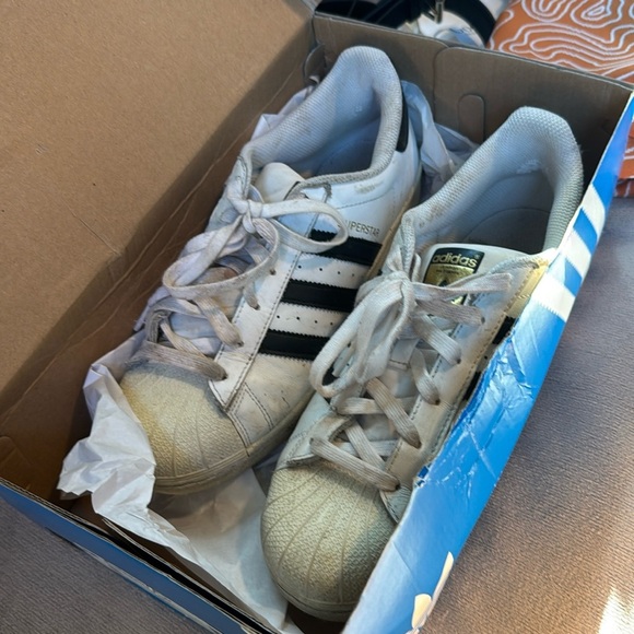 Adidas Superstar shell toe sneaker Cloud White / Core Black women's Size 8 - Picture 1 of 10